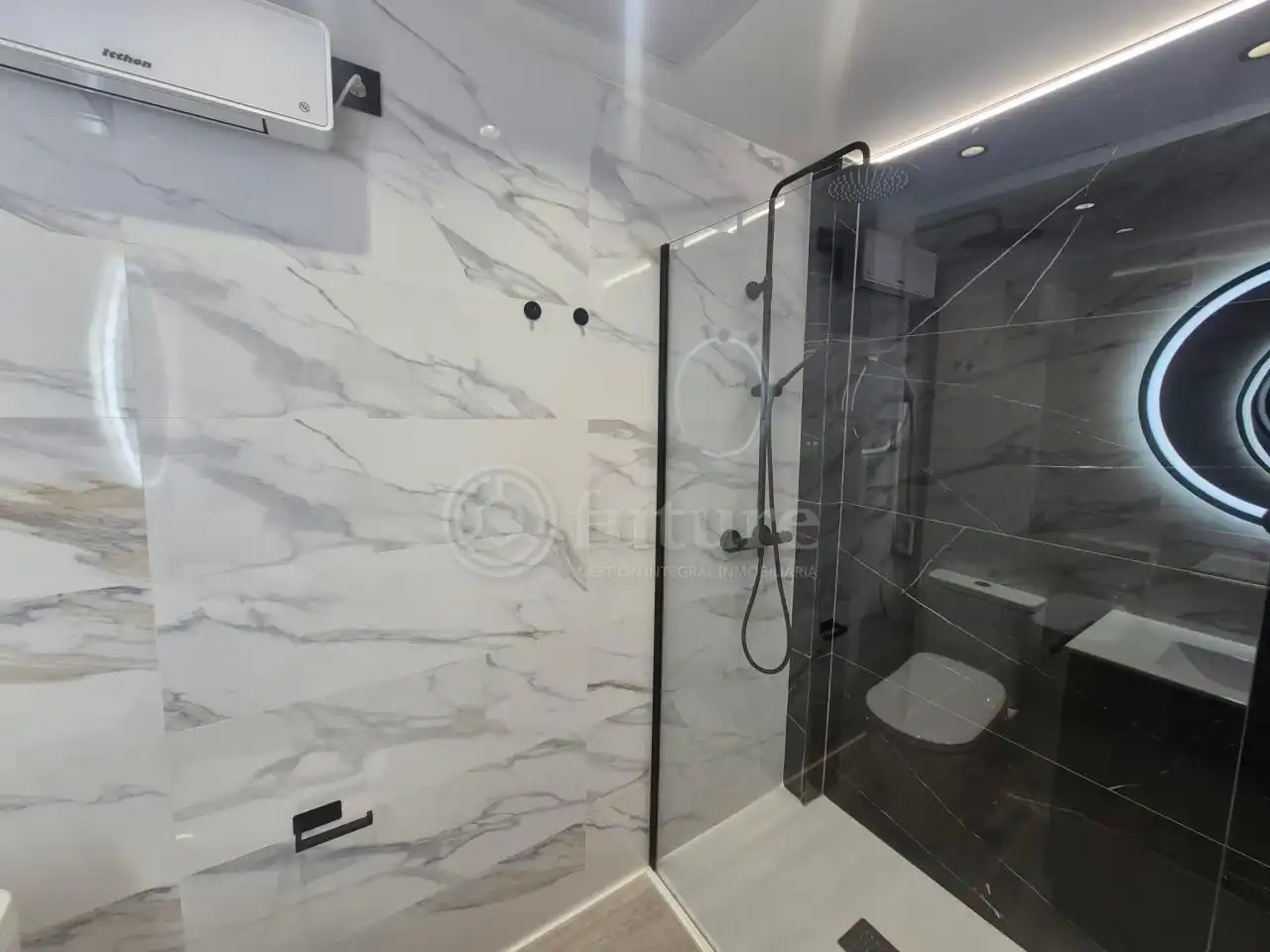 Bany de Apartament en venda en Salamanca amb Aire condicionat, Calefacció i Moblat