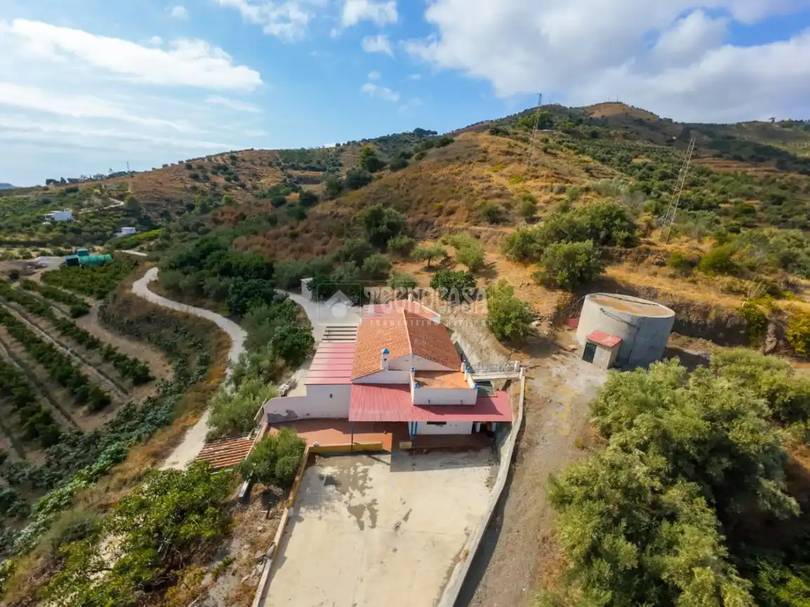 Vista exterior de Finca rústica en venda en Nerja amb Moblat