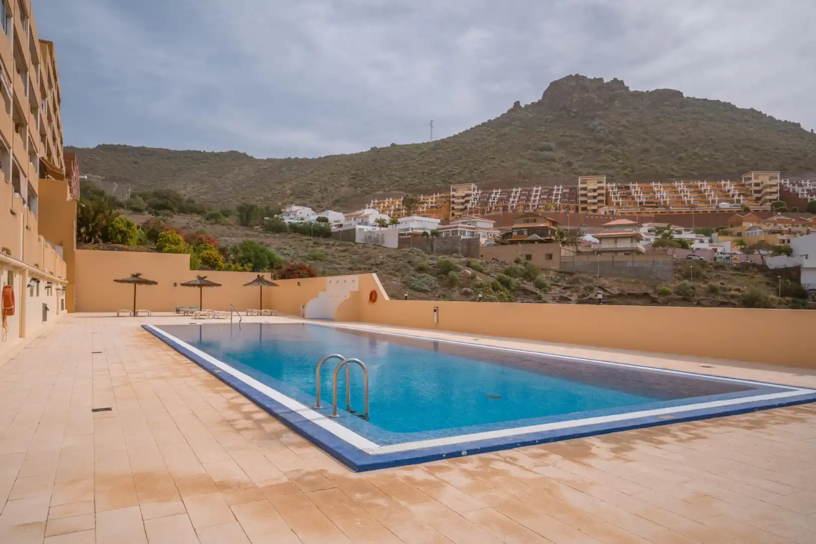 Piscina de Apartamento en venta en Adeje con Terraza, Amueblado y Piscina comunitaria