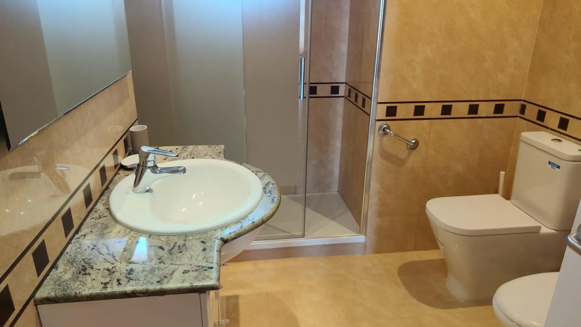 Badezimmer von Wohnung zur Miete in Barcelona mit Klimaanlage, Heizung und Parkett