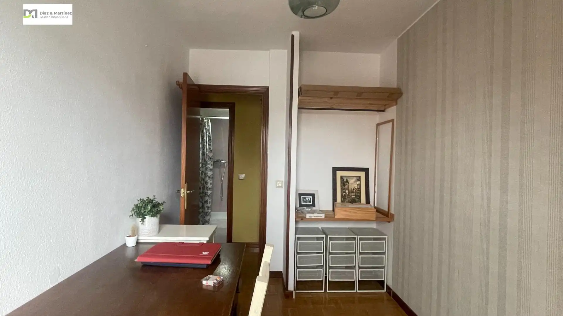 Habitación de Piso en venta en Oviedo  con Calefacción, Parquet y Trastero
