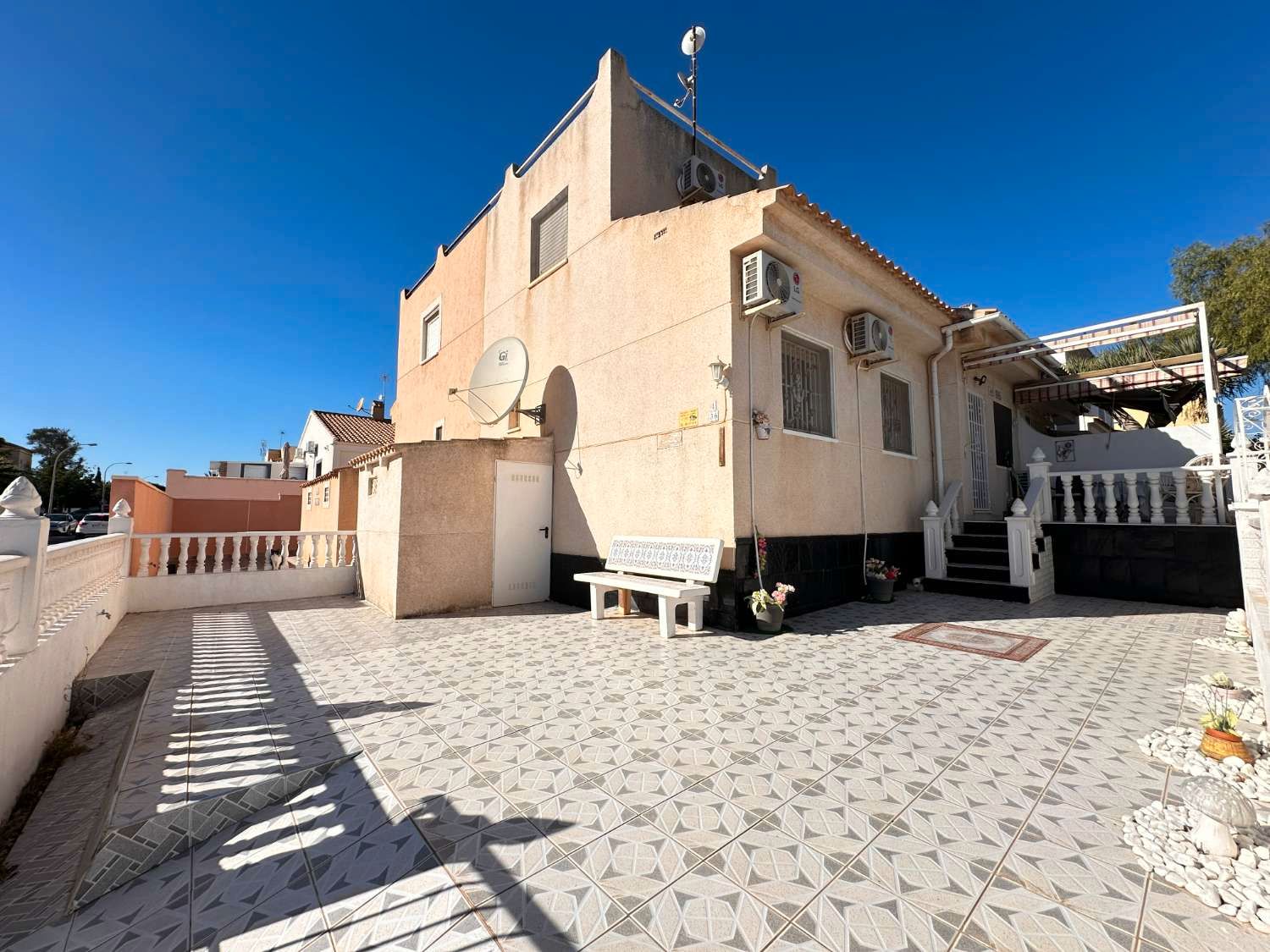 Vista exterior de Dúplex en venda en Orihuela amb Aire condicionat, Calefacció i Terrassa