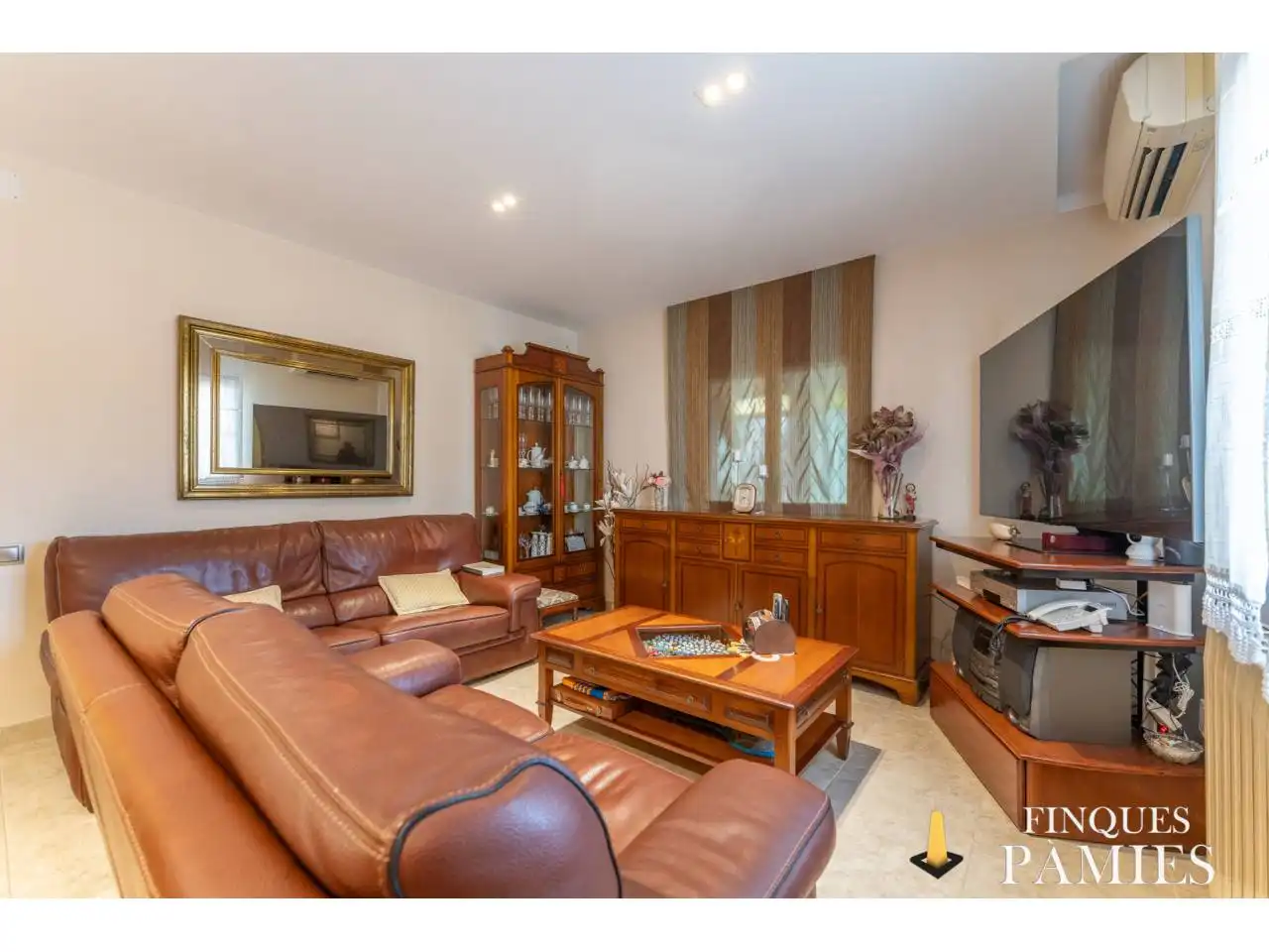 Sala de estar de Finca rústica en venta en Reus con Aire acondicionado, Calefacción y Jardín privado