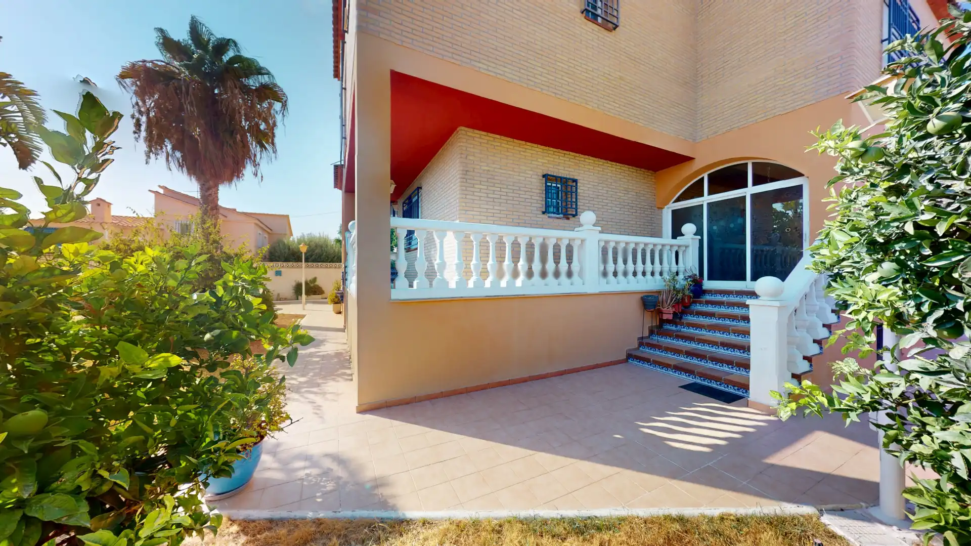 Außenansicht von Haus oder Chalet zum Verkauf in Mutxamel mit Klimaanlage, Privatgarten und Terrasse