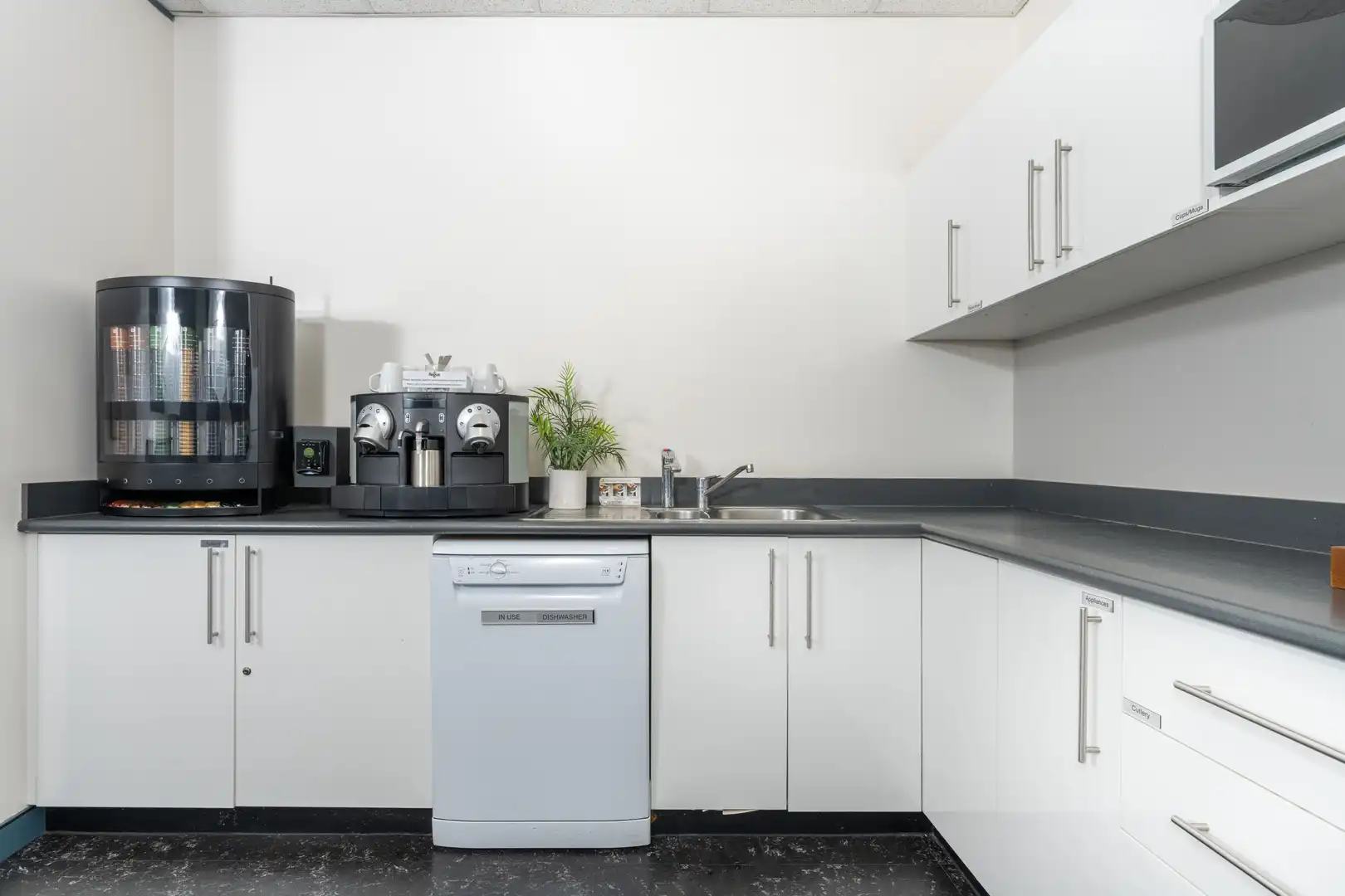 Kitchen of Office for rent in Cornellà de Llobregat  with Air Conditioner, Heating and Furnished