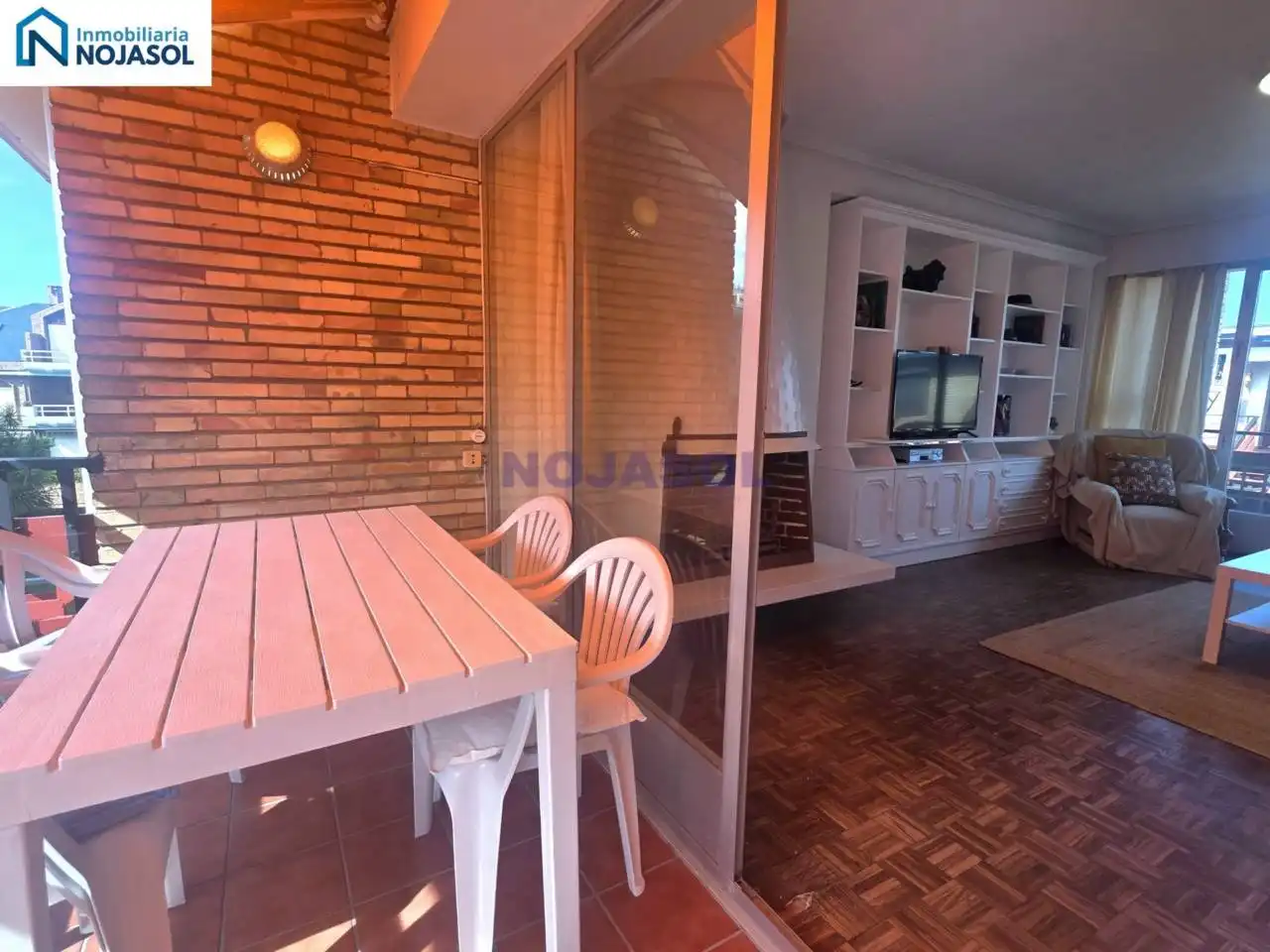 Habitación de Apartamento en venta en Laredo con Calefacción, Parquet y Terraza