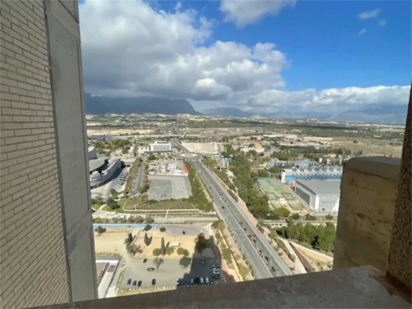 Vista exterior de Àtic en venda en Benidorm amb Aire condicionat, Piscina i Balcó