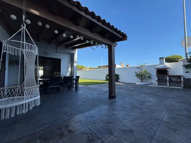 Terrassa de Casa adosada en venda en Chiclana de la Frontera amb Jardí privat, Terrassa i Traster