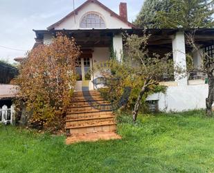 Vista exterior de Casa o xalet en venda en Garrafe de Torío amb Terrassa