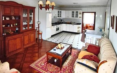 Cuina de Casa adosada en venda en Villaviciosa amb Calefacció, Parquet i Traster
