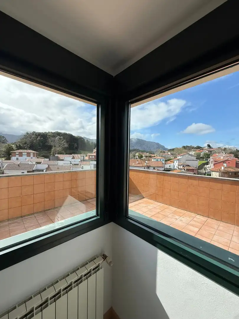 Vista exterior de Ático en venta en Llanes con Calefacción, Terraza y Trastero