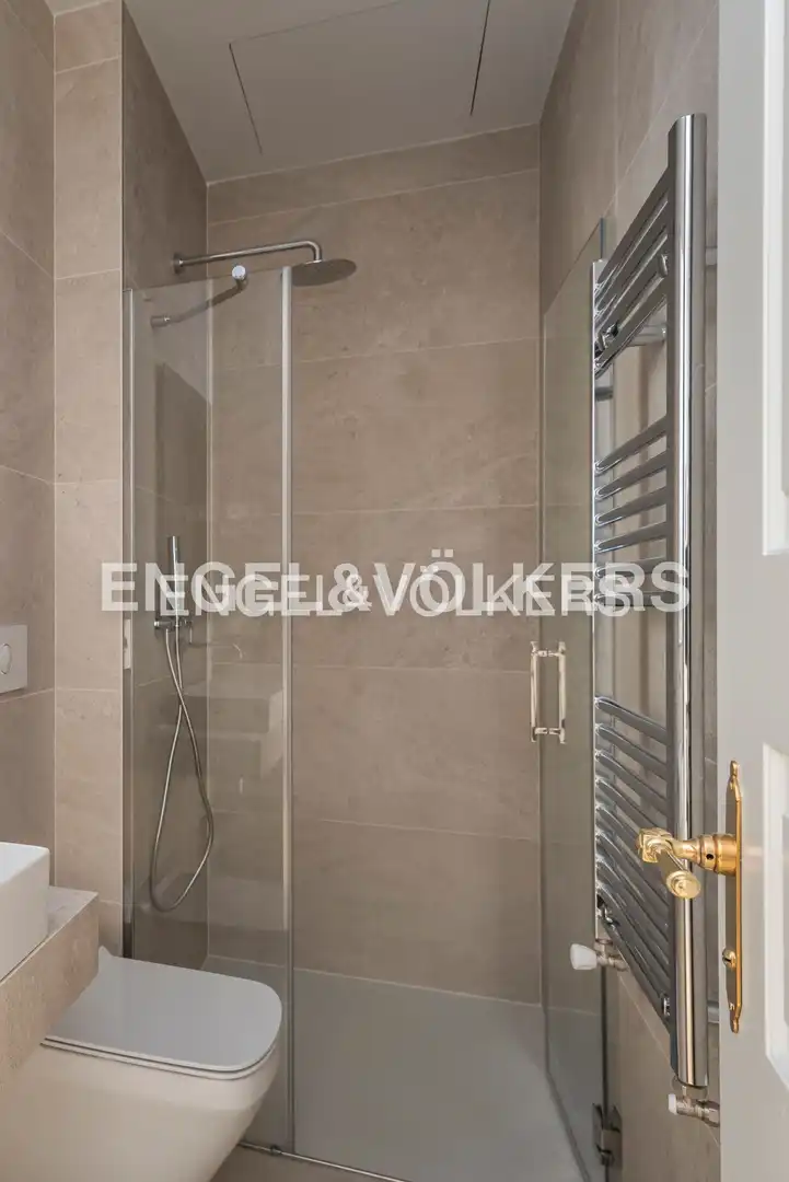 Badezimmer von Wohnung zur Miete in Madrid mit Klimaanlage, Heizung und Abstellraum
