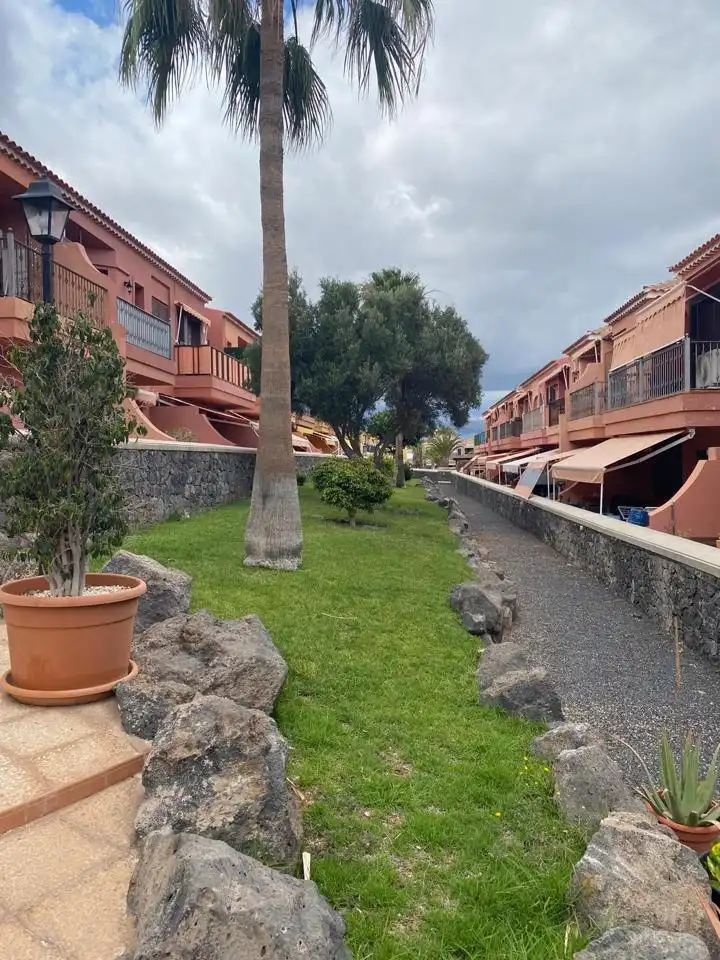 Vista exterior de Apartamento en venta en Arona con Terraza, Amueblado y Piscina comunitaria