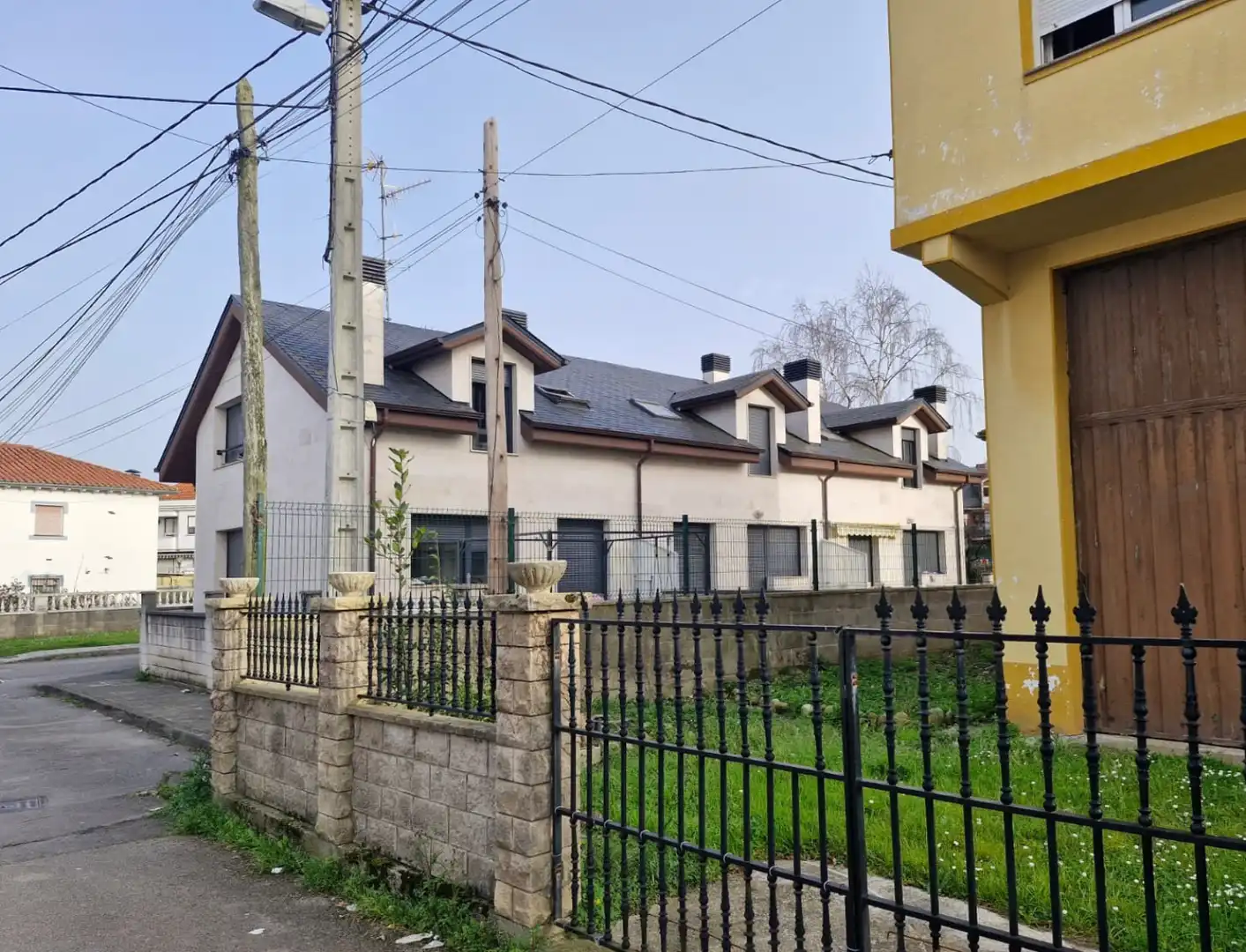 Vista exterior de Casa o chalet en venta en Torrelavega  con Calefacción, Jardín privado y Parquet