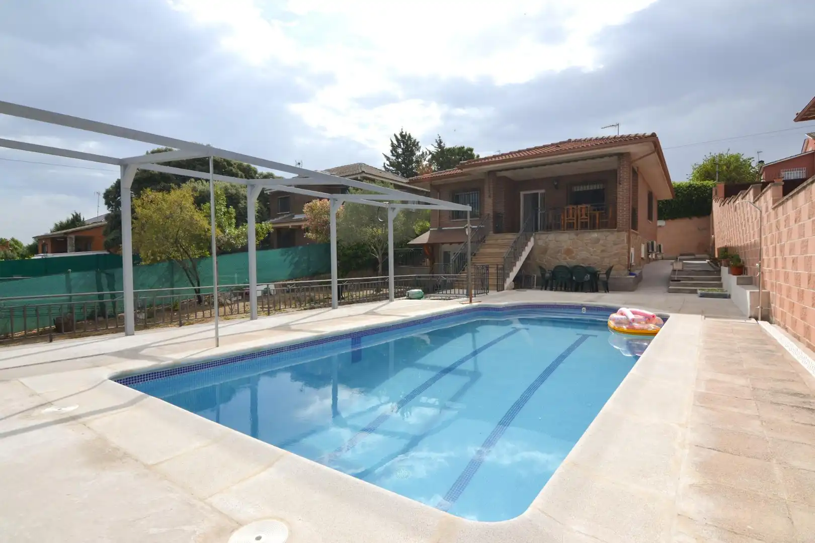 Swimming pool of Houses for sale in Casarrubios del Monte  with Air Conditioner, Heating and Private garden