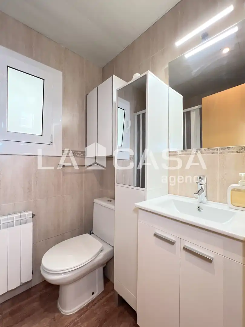 Bathroom of Flat for sale in Badalona  with Heating and Balcony