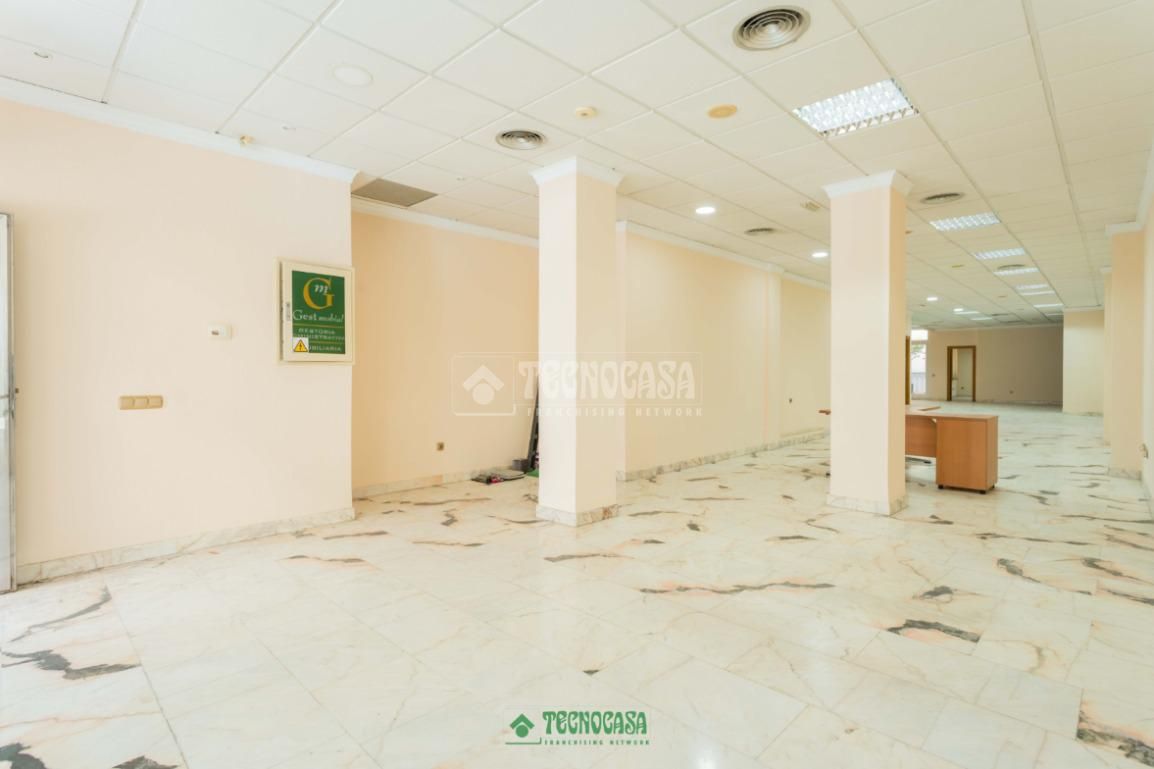 Premises for sale in  Almería Capital