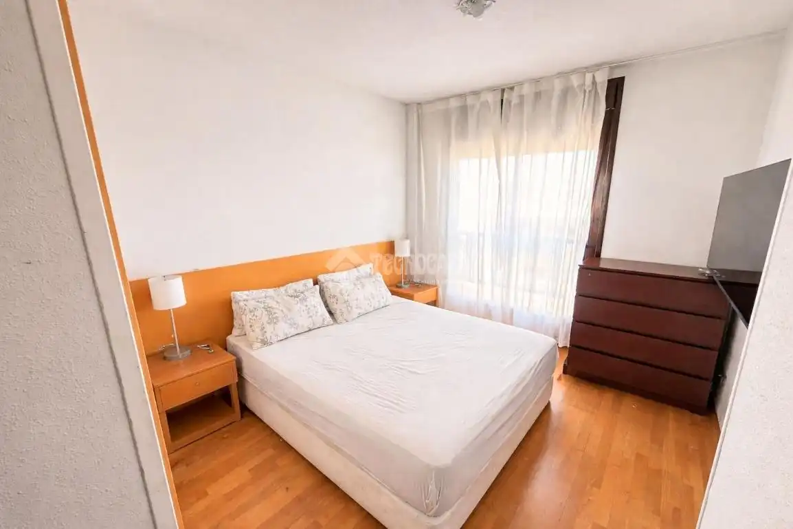 Habitación de Piso en venta en Madrid con Amueblado y Piscina comunitaria