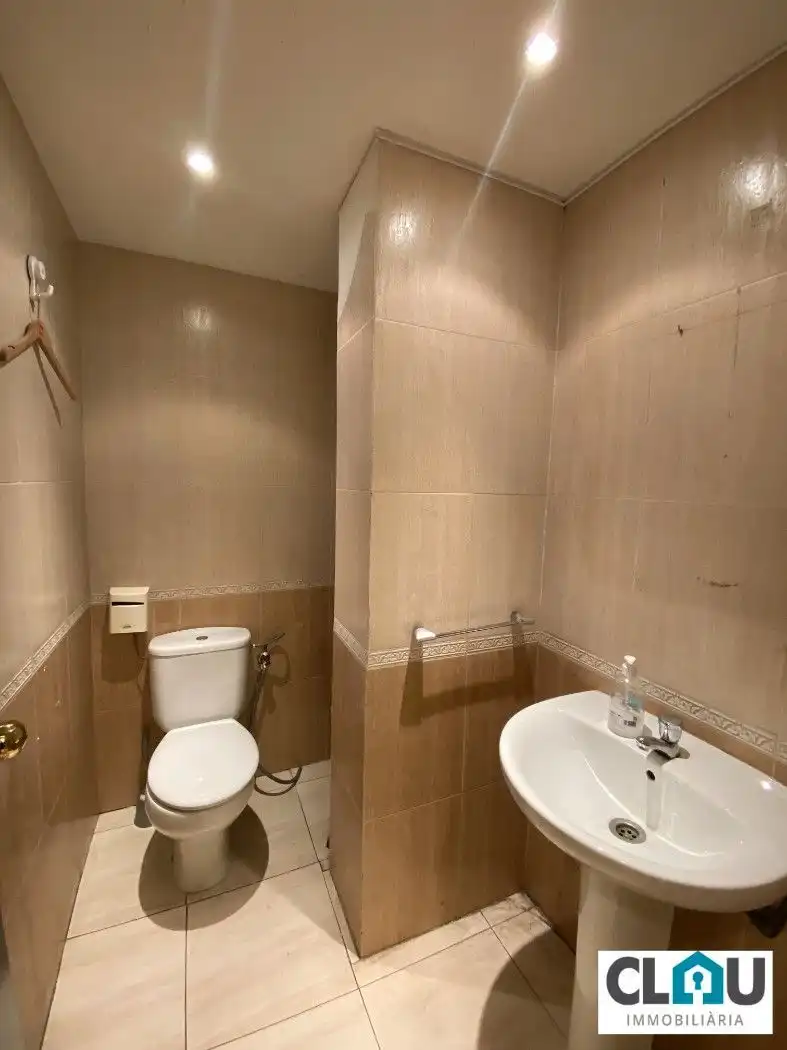 Baño de Local de alquiler en Granollers con Aire acondicionado, Calefacción y Parquet