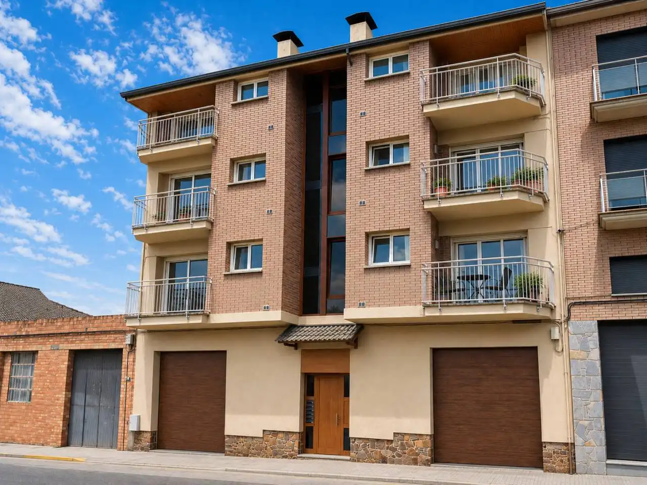 Vista exterior de Piso en venta en Centelles con Calefacción, Terraza y Balcón