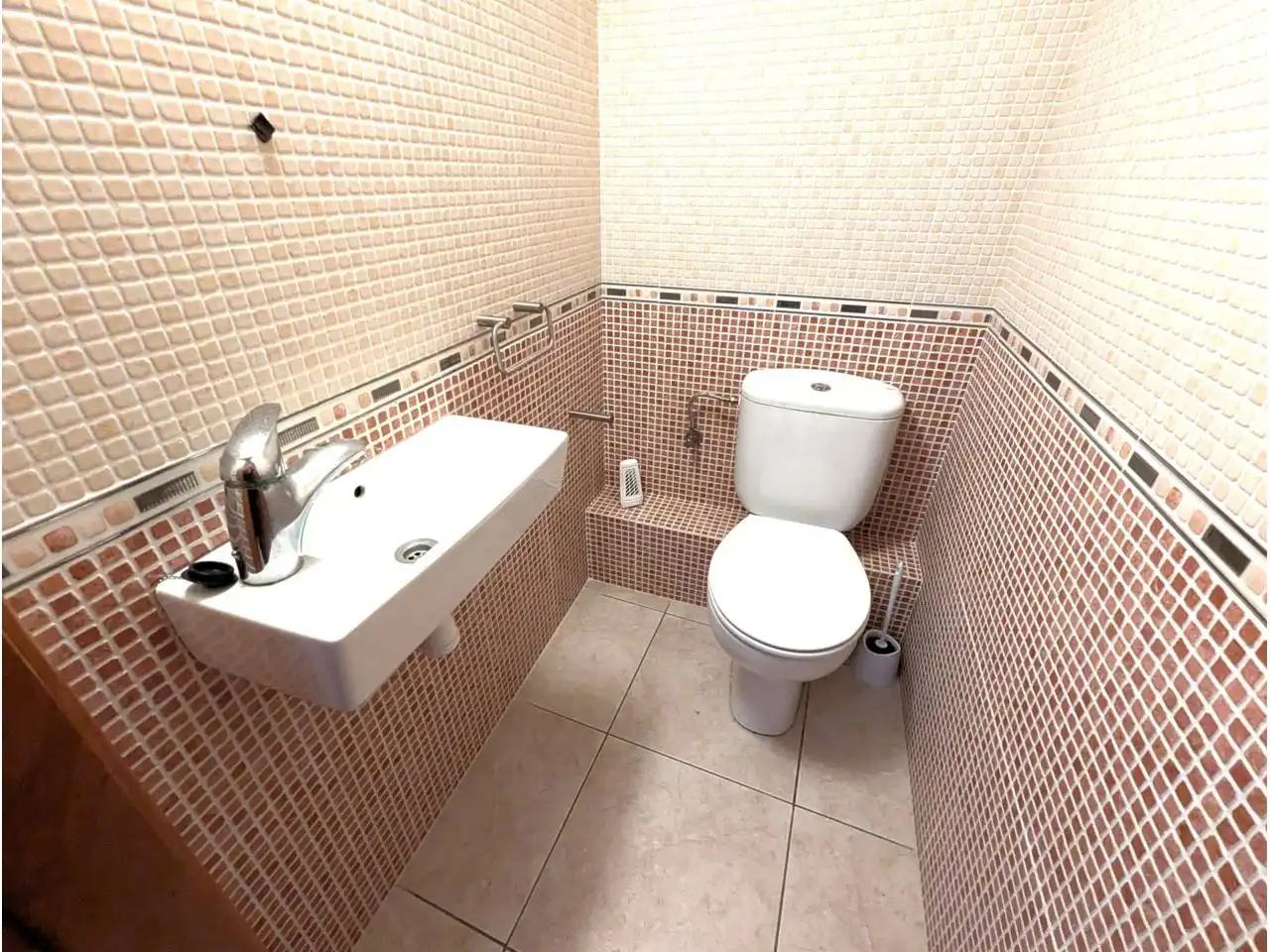 Baño de Piso en venta en Torroella de Montgrí con Aire acondicionado, Calefacción y Alarma