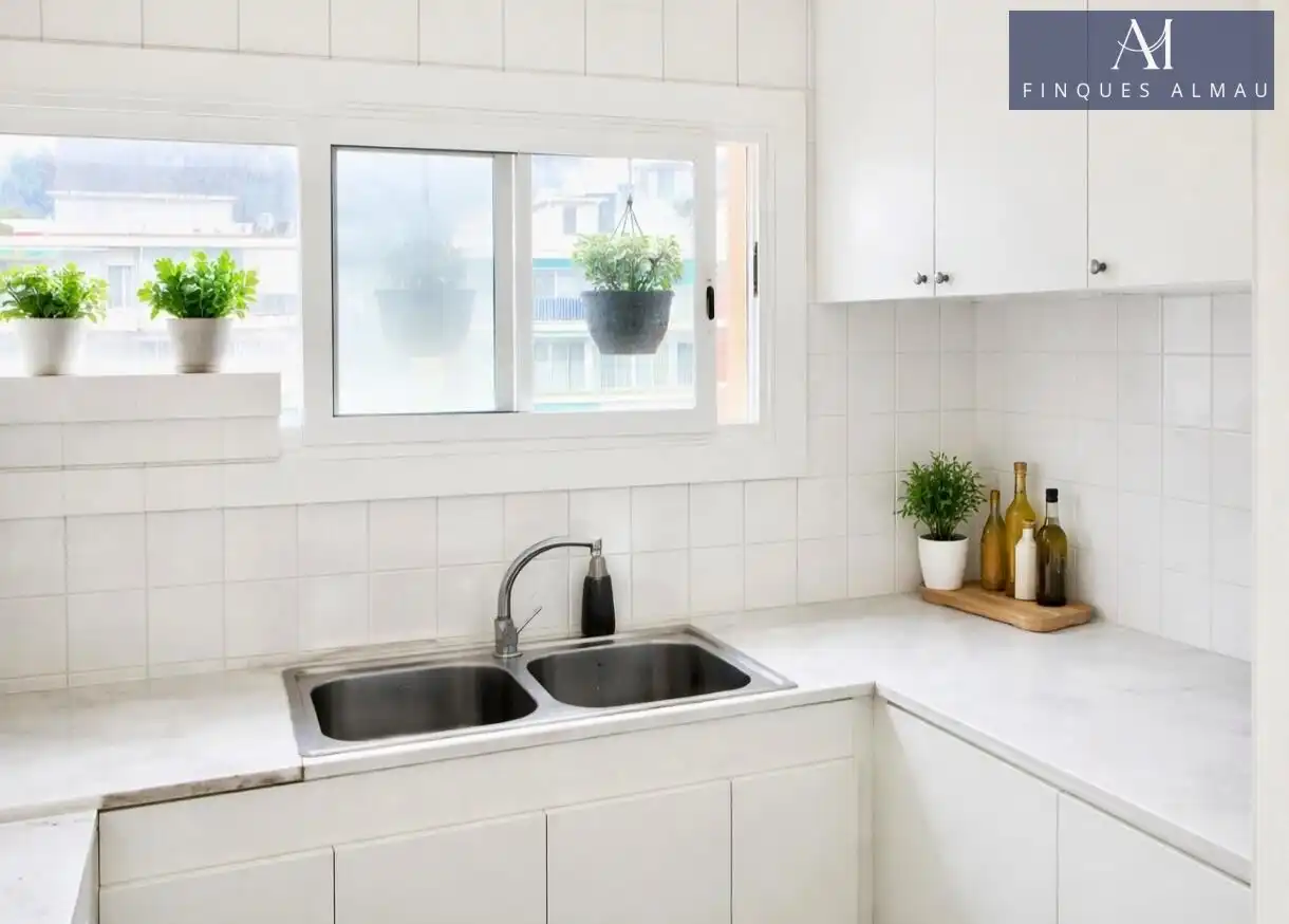 Kitchen of Flat for sale in Vilanova i la Geltrú