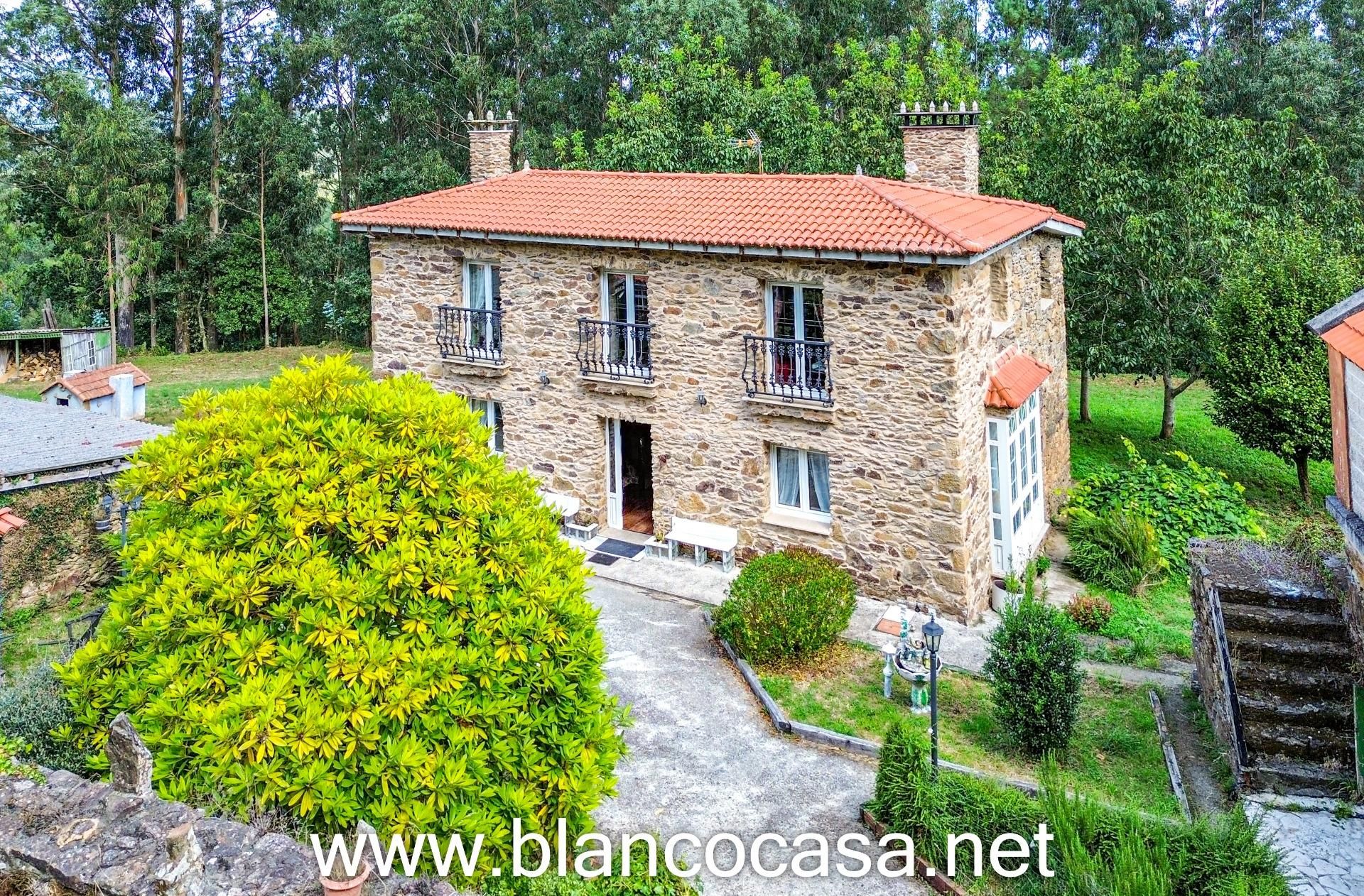 Exterior view of House or chalet for sale in A Laracha    with Heating and Balcony