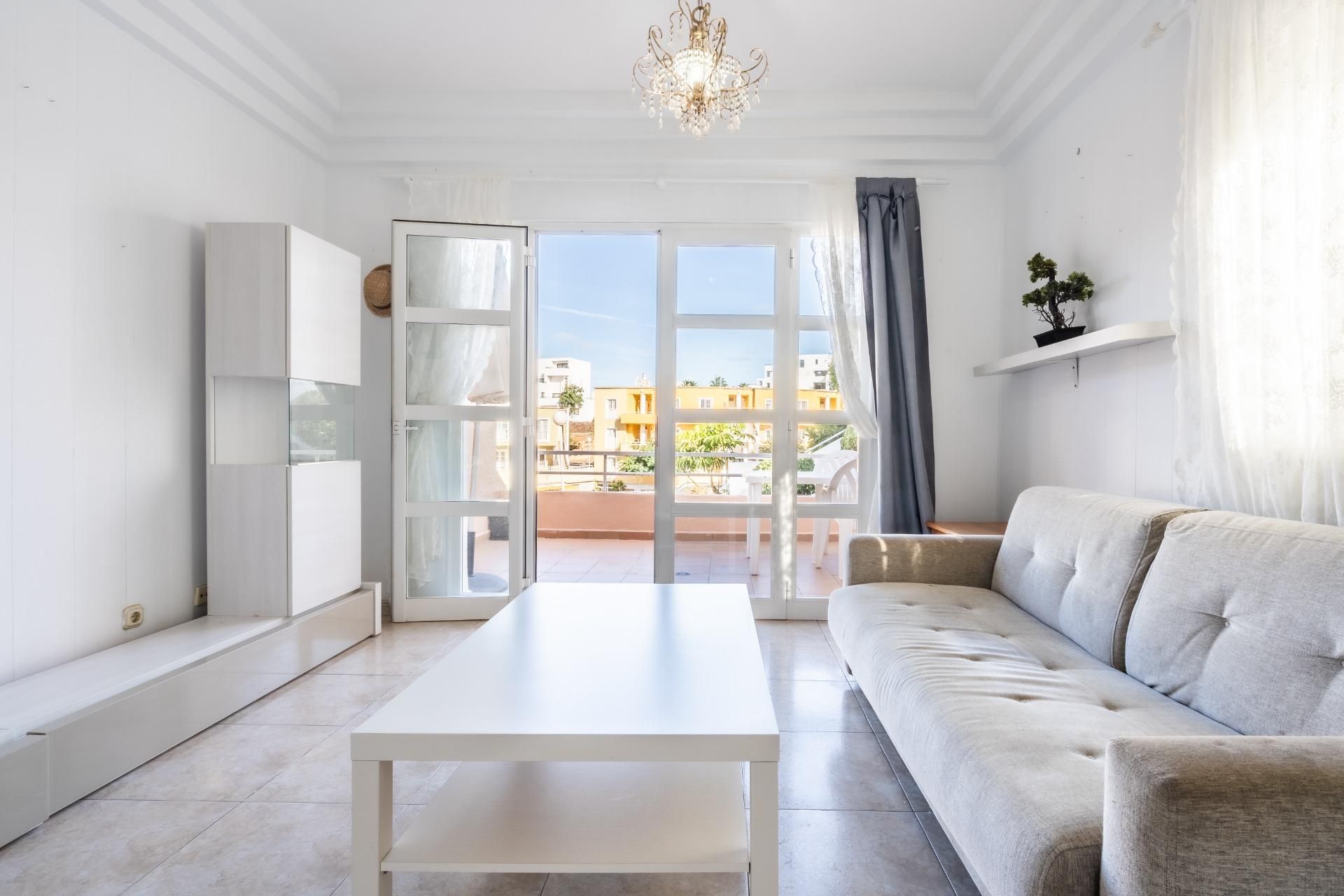 Sala d'estar de Apartament en venda en Adeje amb Jardí privat, Terrassa i Balcó