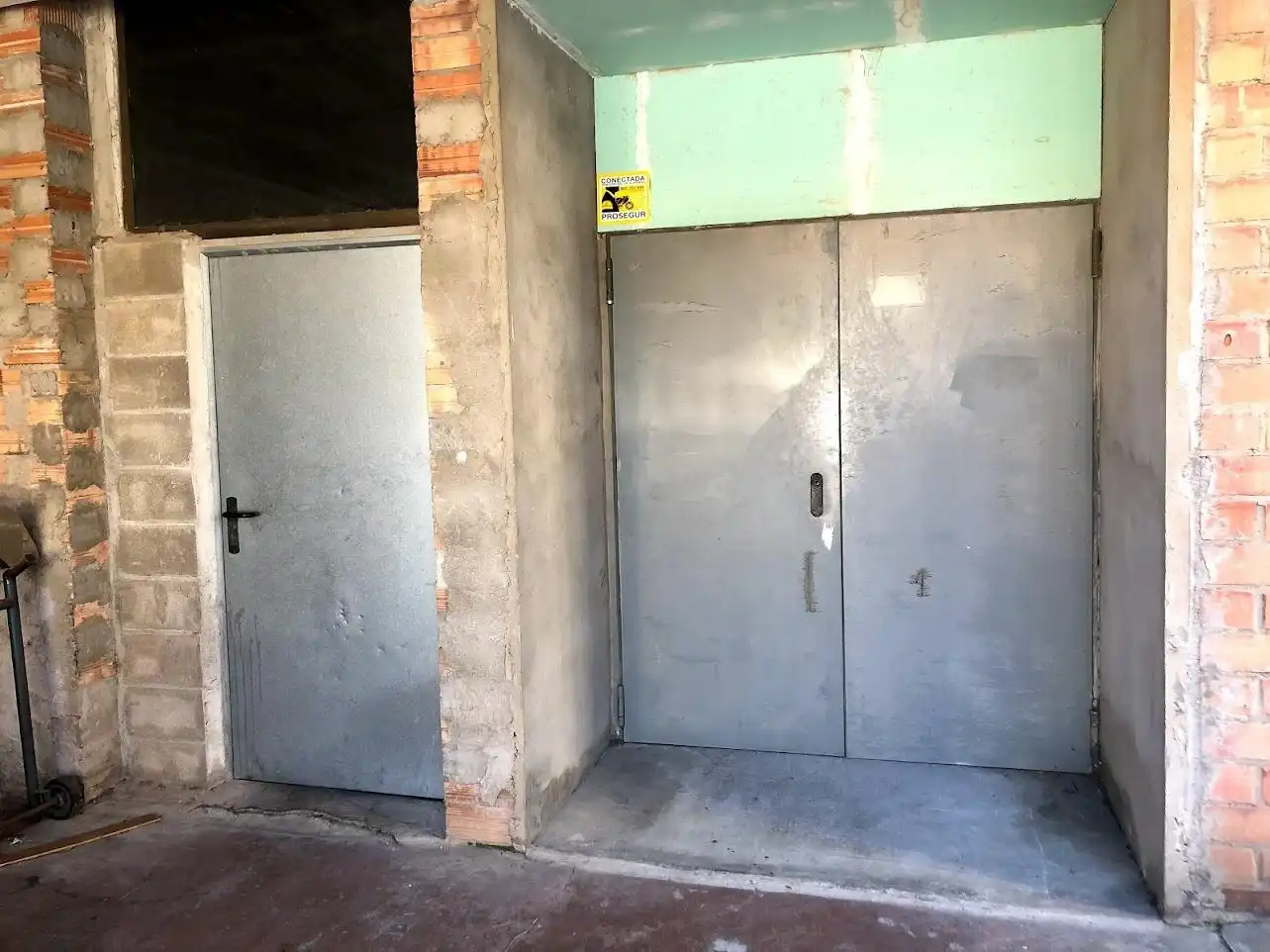 Parking of Buildings for sale in Manresa
