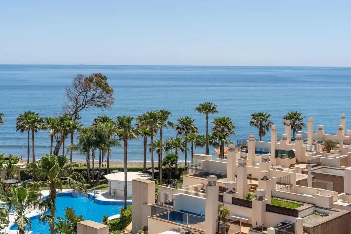 Terrassa de Dúplex en venda en Estepona amb Terrassa, Piscina i Jacuzzi