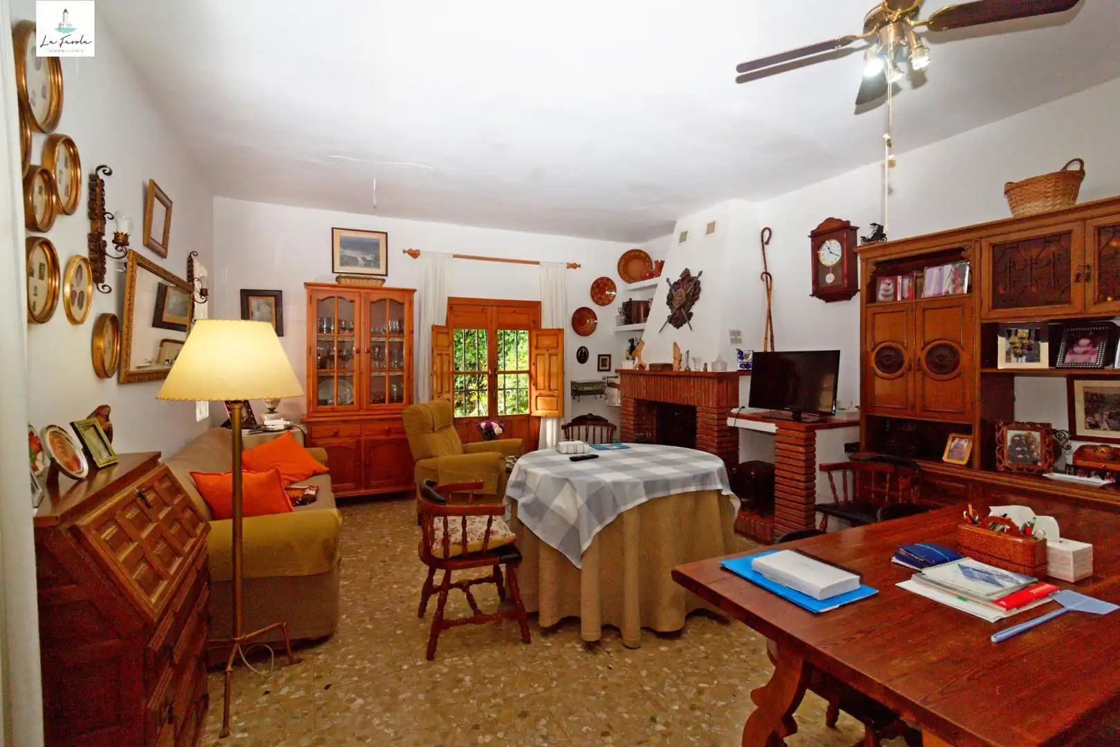 Sala d'estar de Casa o xalet en venda en Carratraca amb Aire condicionat, Jardí privat i Terrassa