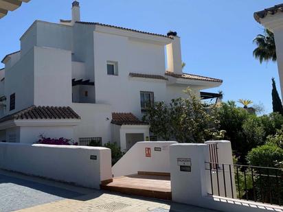 Vista exterior de Casa adosada en venda en Marbella