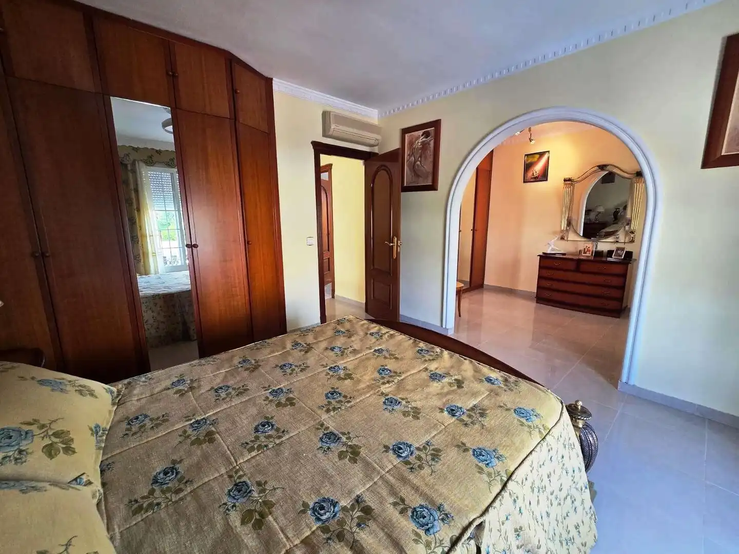 Dormitori de Casa o xalet en venda en Bormujos amb Aire condicionat i Piscina
