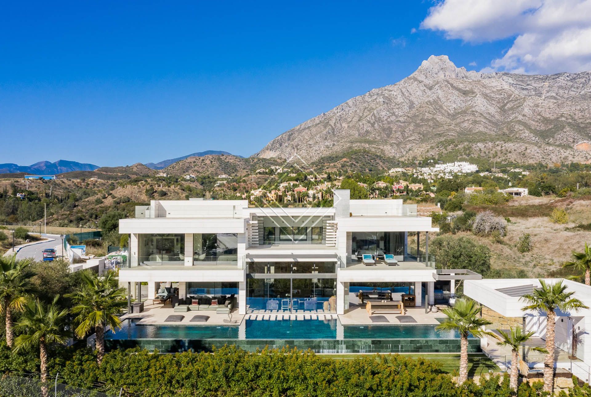 Vista exterior de Casa o xalet de lloguer en Marbella amb Aire condicionat, Jardí privat i Terrassa