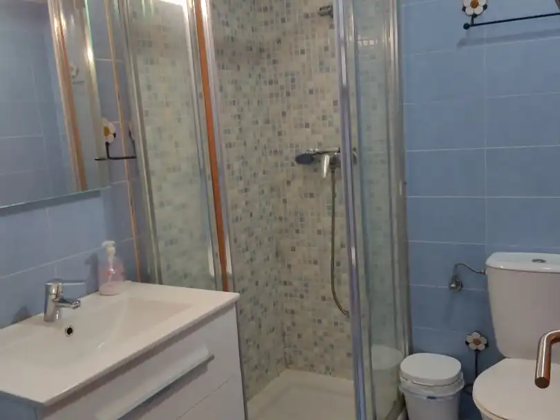 Baño de Apartamento de alquiler en El Ejido con Aire acondicionado, Calefacción y Terraza