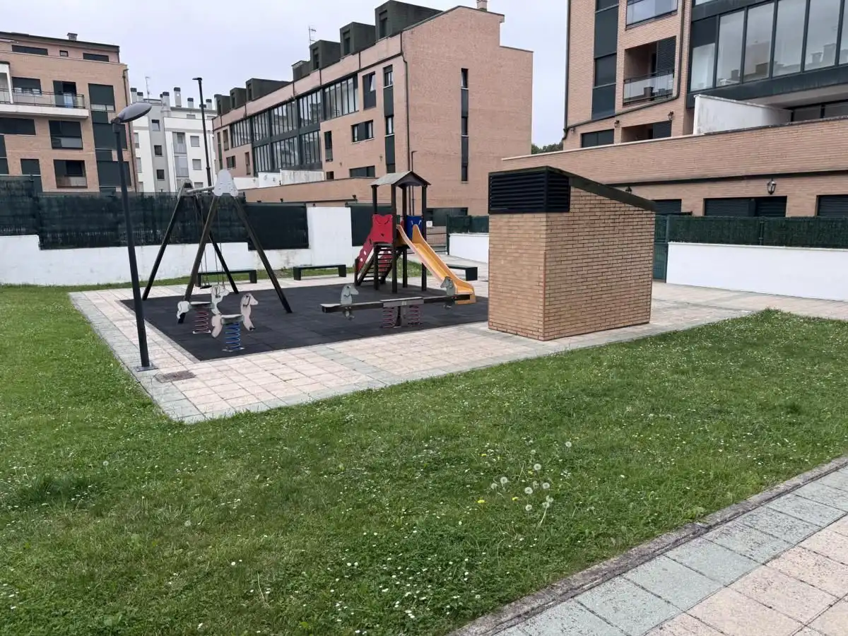 Parking de Apartamento en venta en Llanes con Calefacción, Terraza y Trastero
