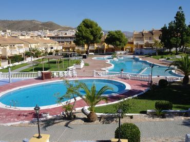 Adosado con piscina en venta en Pueblo Acantilado - Lanuza