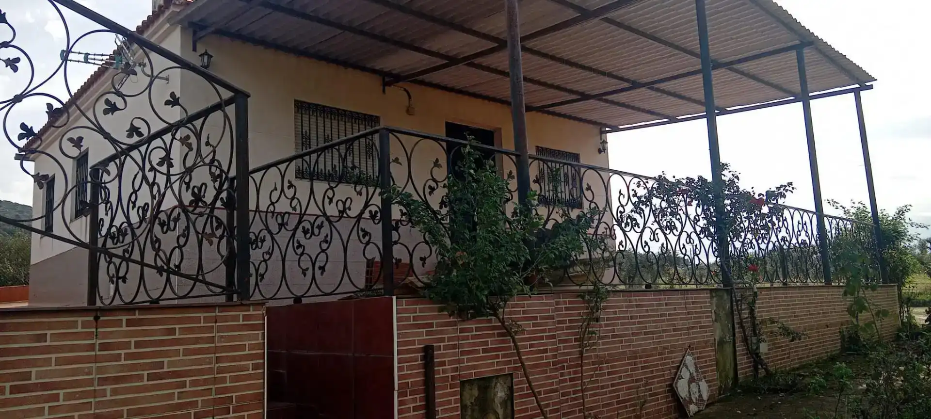 Vista exterior de Finca rústica en venda en Alcuéscar amb Piscina