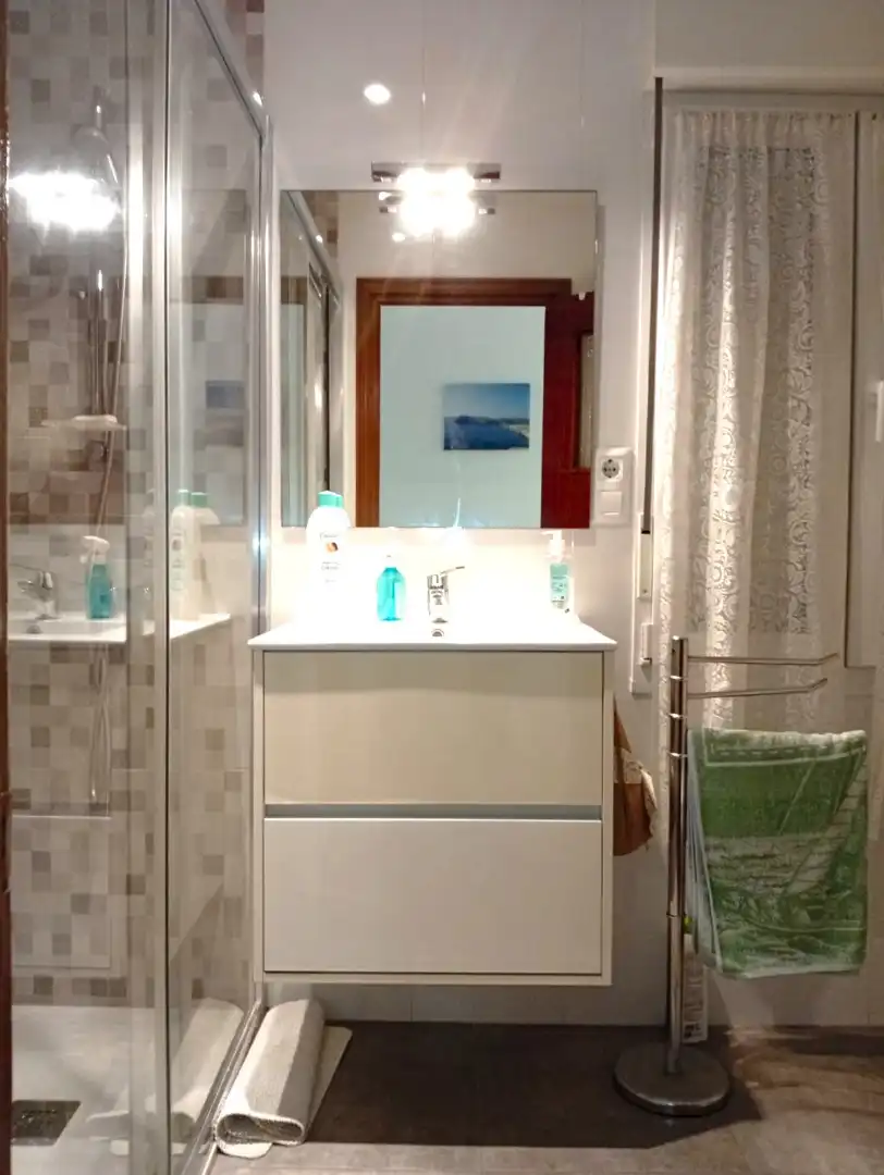 Baño de Piso en venta en Gijón  con Calefacción, Parquet y Terraza