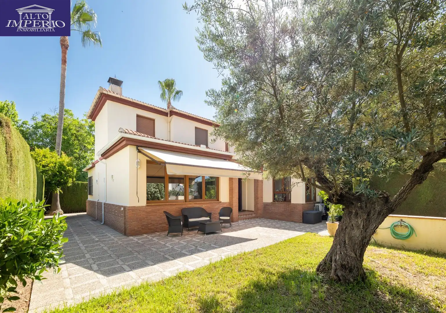 Vista exterior de Casa o xalet en venda en Albolote amb Aire condicionat, Calefacció i Jardí privat