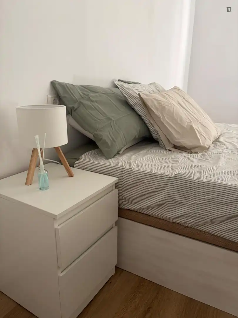 Schlafzimmer von Wohnungen zur Miete in Zaragoza mit Klimaanlage, Möbliert und Ofen