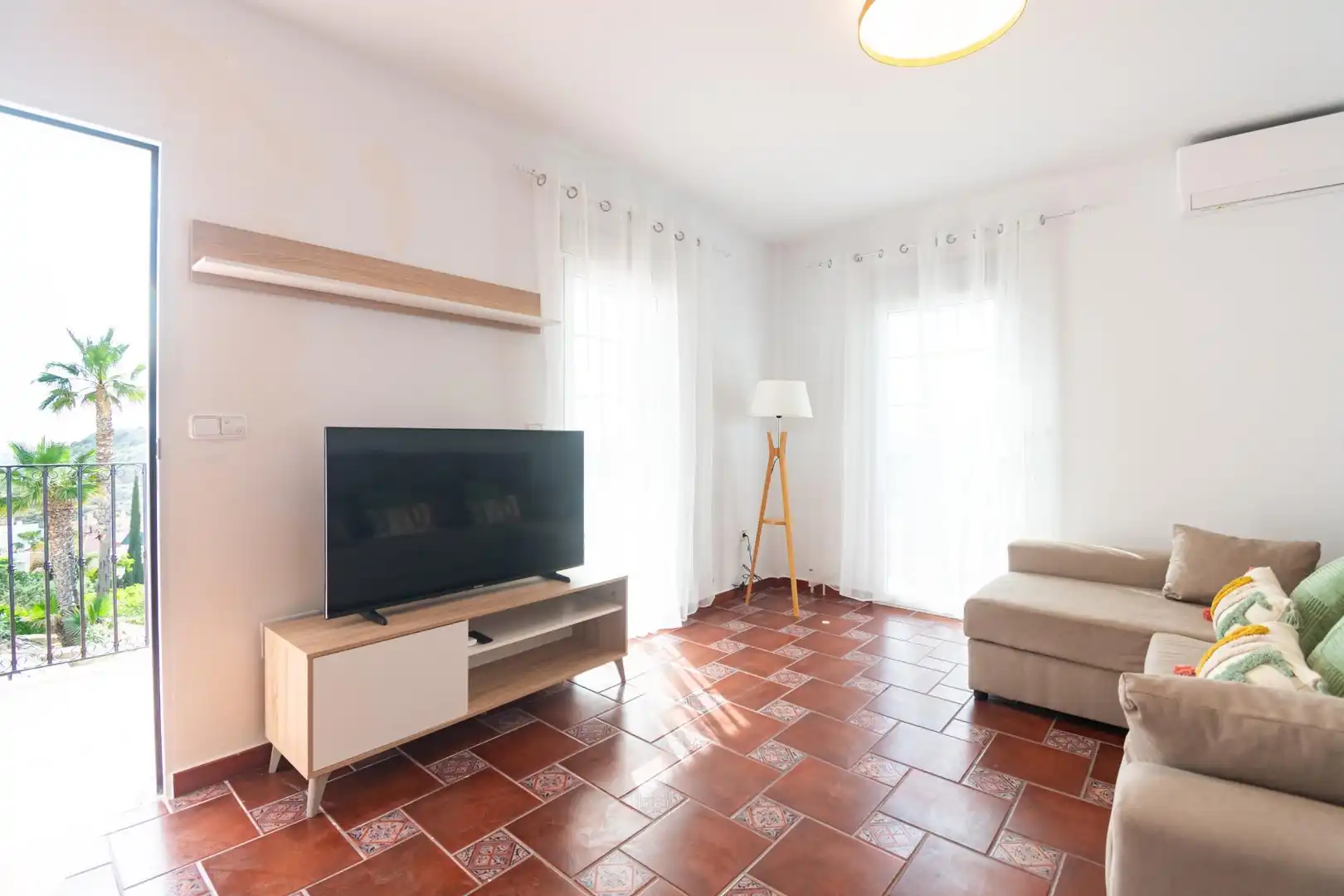 Sala d'estar de Casa o xalet en venda en Águilas amb Aire condicionat, Jardí privat i Terrassa