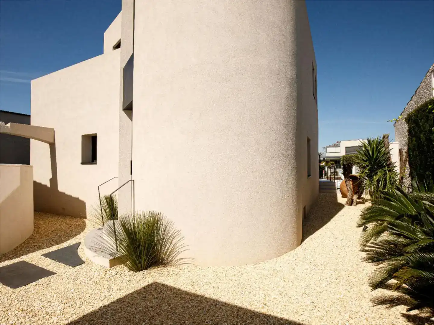 Exterior view of Houses for sale in Empuriabrava  with Air Conditioner, Swimming Pool and Balcony