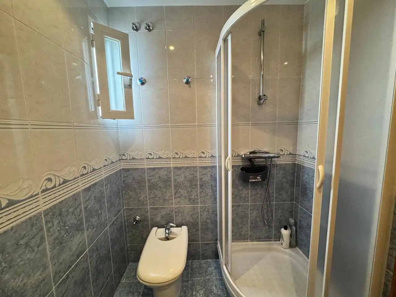 Badezimmer von Haus oder Chalet zum Verkauf in Galapagar mit Klimaanlage, Heizung und Privatgarten