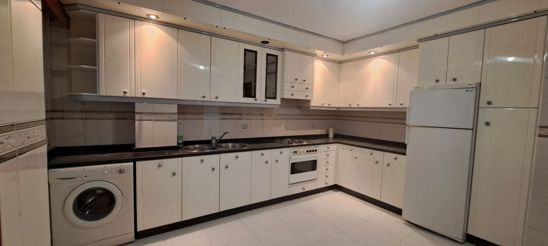 Kitchen of Flat for sale in Ourense Capital   with Parquet flooring, Storage room and Oven