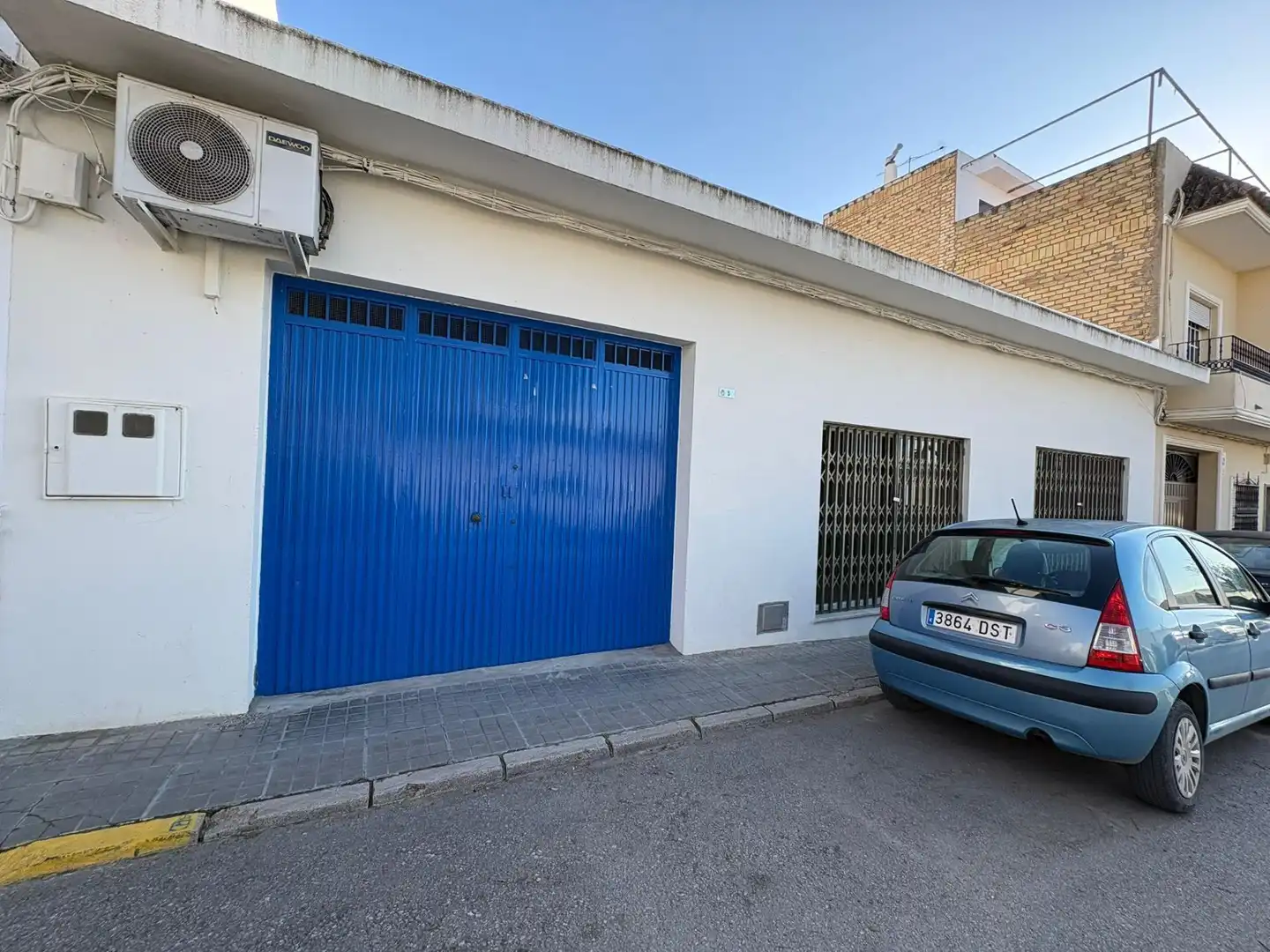 Vista exterior de Nave industrial en venta en Morón de la Frontera