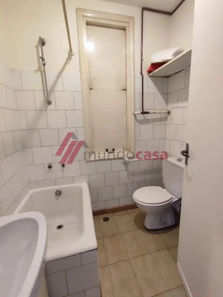 Baño de Piso para compartir en Ferrol con Calefacción, Parquet y Amueblado