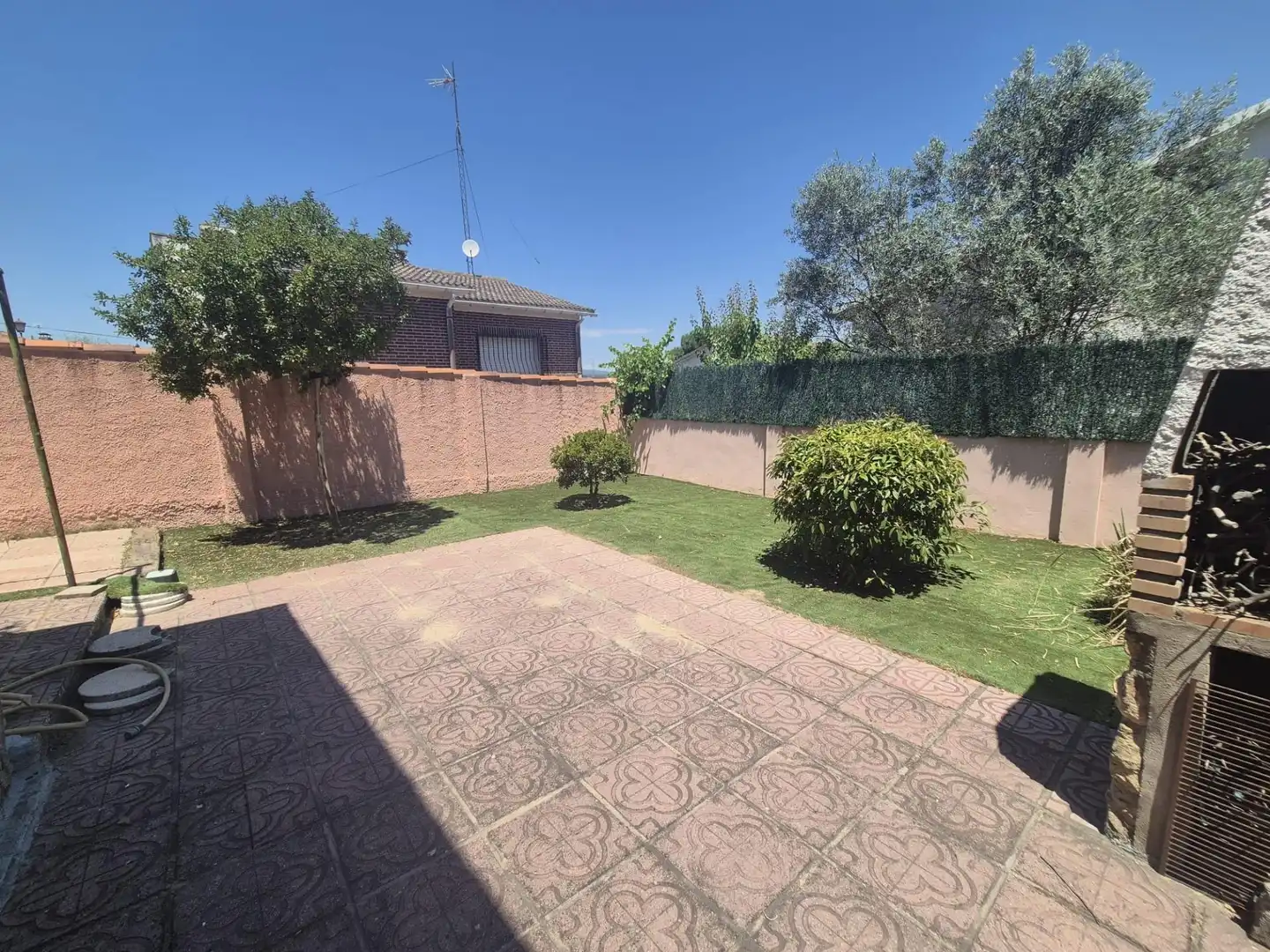 Garden of Houses for sale in Aldea del Fresno  with Air Conditioner, Heating and Swimming Pool