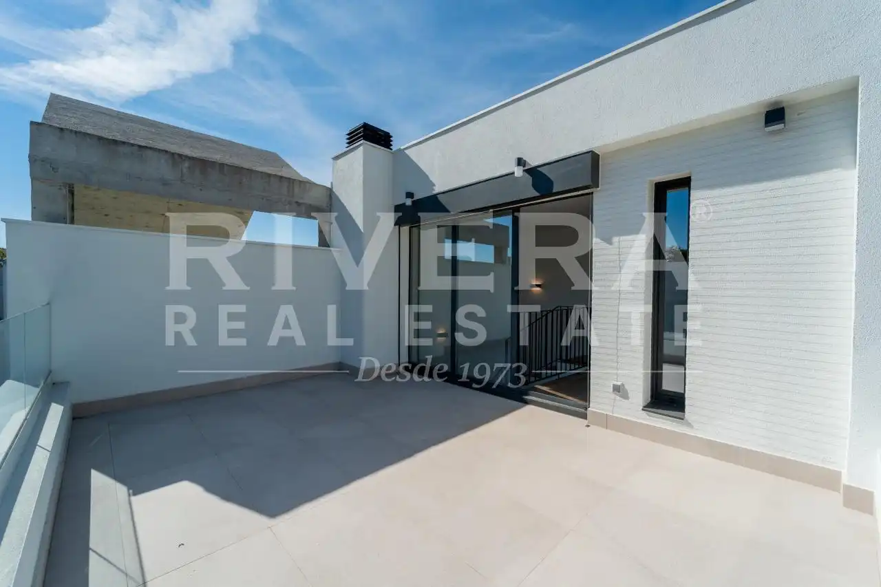Terraza de Casa adosada en venta en Vigo  con Calefacción y Jardín privado
