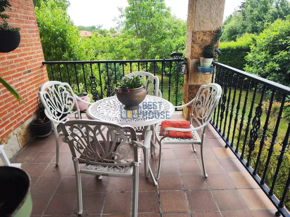 Terrassa de Casa o xalet en venda en San Andrés del Rabanedo amb Calefacció, Jardí privat i Parquet